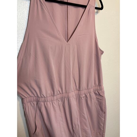 Old Navy StretchTech Jumpsuit pink large NWOT - Picture 3 of 8
